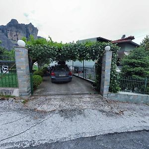 Postmans Apartment Under Meteora Kalambaka Exterior photo