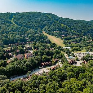 Cozy 2Br Condo W/ Valley Views Vernon Exterior photo