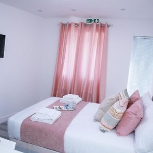 Apartament Harrow Luxury Flat With Free Parking. Londyn Room photo