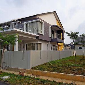 Selendang In Krubong Near Std Hang Jebat, Mitc & Utem Melaka Exterior photo