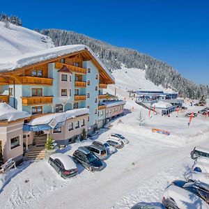 Hotel Zauchensee Zentral Exterior photo