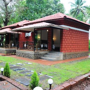 Willa Red Roof Farmhouse Chiplūn Exterior photo