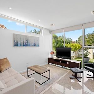 Willa Renovated Bright Modern Retreat Melbourne Exterior photo