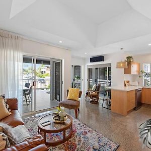 The Summer Home! 2Bed/2Bath/1Car/Balcony ~ Bulimba Brisbane Exterior photo