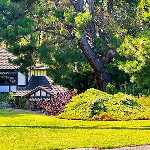 Willa Pride Leisure Tudor House Park Orchards Exterior photo