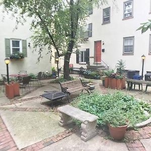 Center City Townhome In Quiet Courtyard Filadelfia Exterior photo