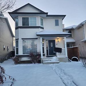 Home Away From Home *Full House* Calgary Exterior photo