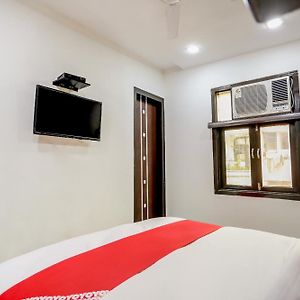 Hotel Oyo Anshun Residency Near M2K Cinemas Rohini Nowe Delhi Exterior photo