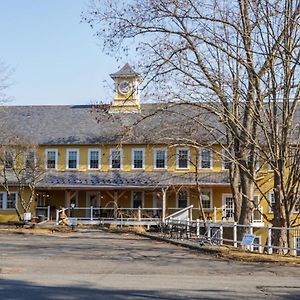 Old Mill Inn Hatfield Exterior photo