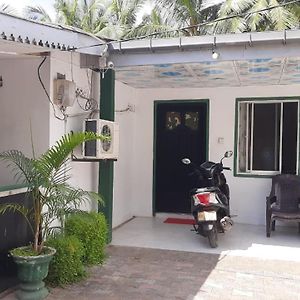 Kanthi Guest Inn Trikunamalaja Exterior photo