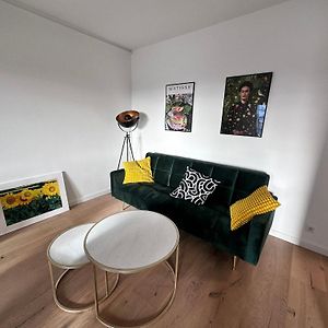 Modern Art Apartment Dusseldorf - 10 Min To Trade Fair & Stadium Exterior photo