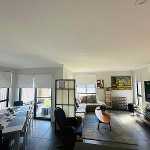 Sydney Stay - 5 Bedroom With Ac, Study And Tvs West Hoxton Exterior photo