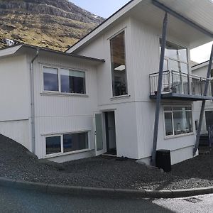 Apartament Amazing Sea And Mountain View Klaksvík Exterior photo