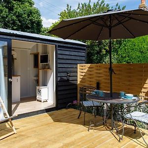 Willa Gorgeous Shepherds Hut - Walk To Beach & Pub West Wittering Exterior photo