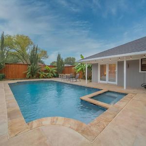 Willa Lavish Green Texan Retreat With Pool For Groups Allen Exterior photo