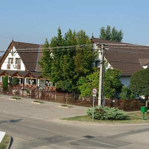 Hotel Koller Panzio Bonyhád Exterior photo