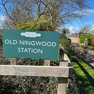 Bed and Breakfast Old Ningwood Station Bed & Breakfast, Ningwood, Isle Of Wight Po41 0Tg Brook  Exterior photo