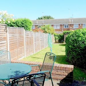 Victoria Road, Comfortable 3 Bedroom Houses With Fast Wi-Fi Sittingbourne Exterior photo