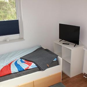 Apartament Fewo Im Lehm-Fachwerkhaus Erfurt Mit 3 Einzelnen Schlafzimmern Je Mit Tv Exterior photo