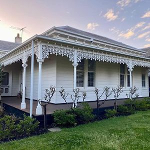 Willa Camberwell'S Lyrical Vintage Abode Melbourne Exterior photo