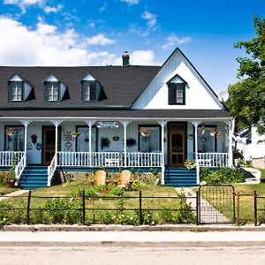 Bed and Breakfast Maison Hovington Tadoussac Exterior photo