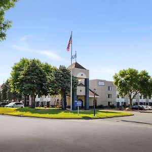 Hotel Baymont by Wyndham Shakopee Exterior photo