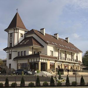 Status Hotel Lwów Exterior photo
