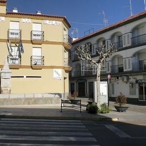 Hotel Hostal Dp El Pilar Monesterio Exterior photo