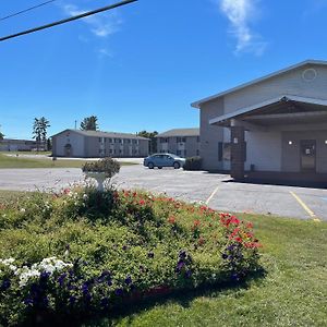 Hotel Iron Mountain Inn & Suites Exterior photo