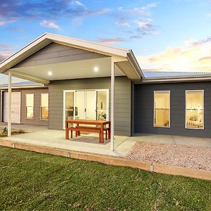 Willa High Tide - Beachfront Pet-Friendly Wallaroo Exterior photo