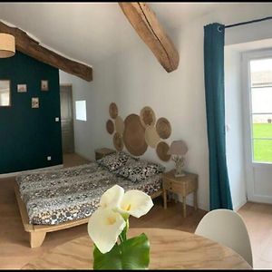 Bed and Breakfast Chambre Au Clos Des Auges Saint-Saturnin-du-Bois Exterior photo