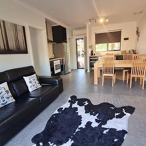 Apartament Red Ochre - Large 1Br With Private Courtyard Port Pirie Exterior photo