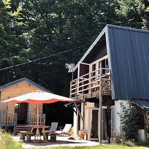 Willa Charmant Chalet Dans Les Monts Du Forez Le Fayt Exterior photo