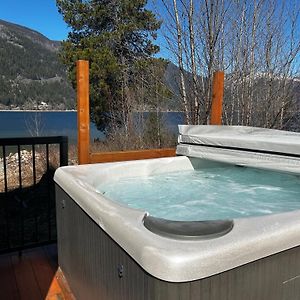 Willa Kaslo, Upper Floor Paradise, 2 Beds And Hot Tub Nelson Exterior photo
