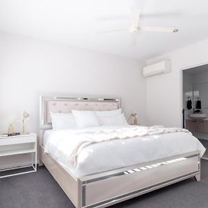 Beautiful Modern 3 Bedroom Family Suite Sleeps 6 Brisbane Exterior photo