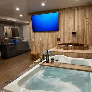 Luxury Suite With Sauna And Spa Bath, Dogs Welcome - Elkside Hideout Canmore Exterior photo