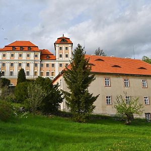 Apartament Zamecka Lesovna Valec Exterior photo