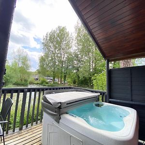 Willa Otter 4 Hot Tub - Huntersmoon-Warminster-Bath-Salisbury Exterior photo