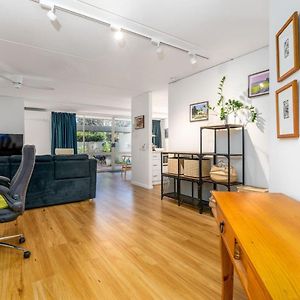 Apartament Stylish Apt Facing The Historic Telopea Park Kingston Exterior photo