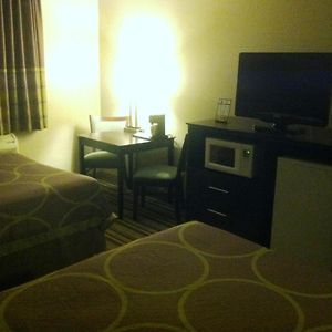 Hotel Super 8 By Wyndham Bridgeview/Chicago Area Room photo