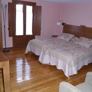 Apartamentos Turisticos Peñafiel Room photo