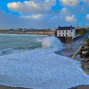 Apartament Top Floor Retreat Portmor- Sea, Beach & Balcony Slievebane Exterior photo