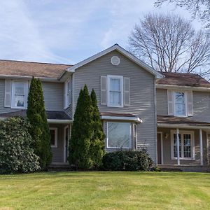 Willa Maplewood Farmhouse Howland Corners Exterior photo