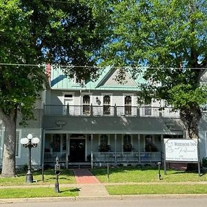 Woodbine Inn And Restaurant Madisonville Exterior photo