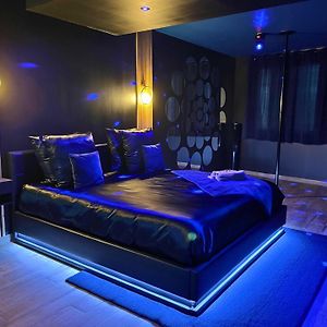 Suite Casanova Avec Spa & Escape Love Game - Doux Bleu Jeux Niort Exterior photo