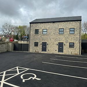 Willa Newly Constructed Town House Next To The Canal Keighley Exterior photo