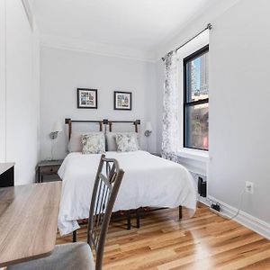 Lovely 2-Bedroom Renovated Midtown West Nowy Jork Exterior photo