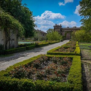 Pensjonat Antica Corte Pallavicina Relais Polesine Parmense Exterior photo