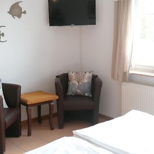 Boddenhus Auf Ruegen - Ferienwohnungen Und Pension Rappin Room photo