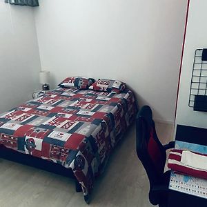 Apartament Chambre Privee Face A La Gare Tarbes Room photo